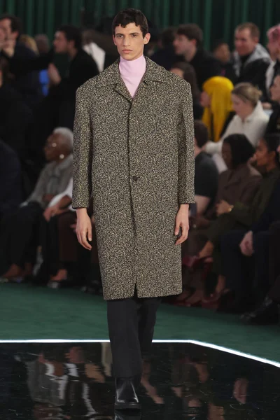 Look 15